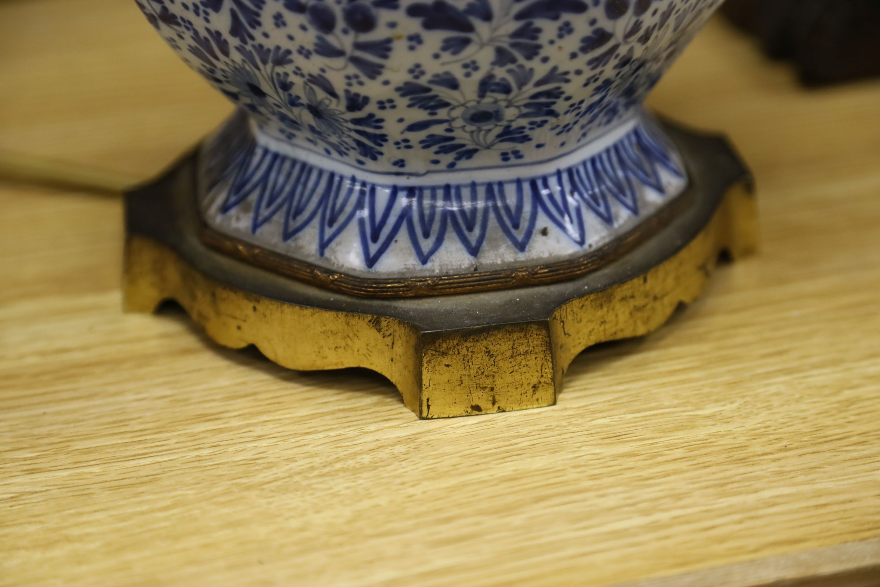 An 18th/19th century Delft blue and white octagonal double gourd vase, mounted as a lamp 50 cm